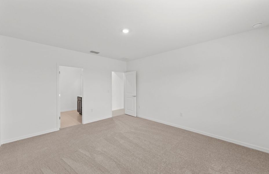 Spacious, unfurnished interior of a new home in Whispering Lakes, Lehigh Acres (Image 19).