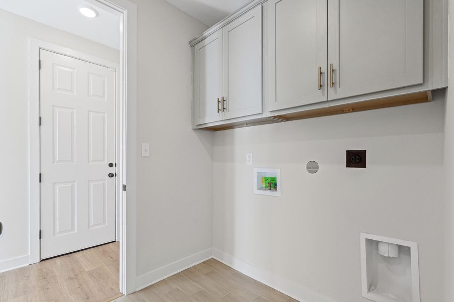 Spacious, unfurnished interior of a new home in White Oak, Arlington (Image 24).