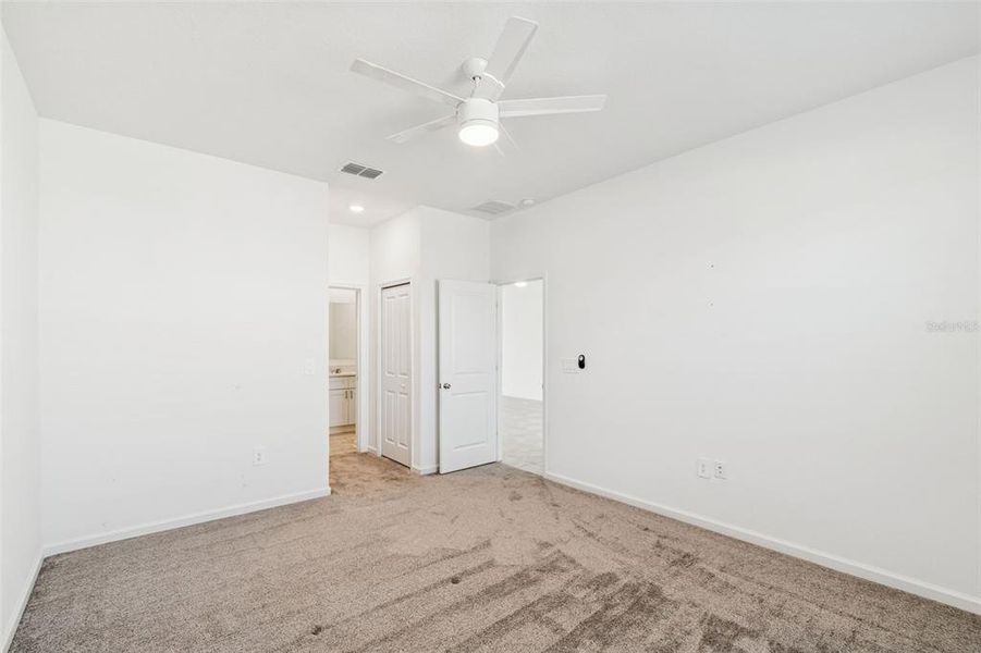 Spacious, unfurnished interior of a new home in Ranches at Lake McLeod, Eagle Lake (Image 25).