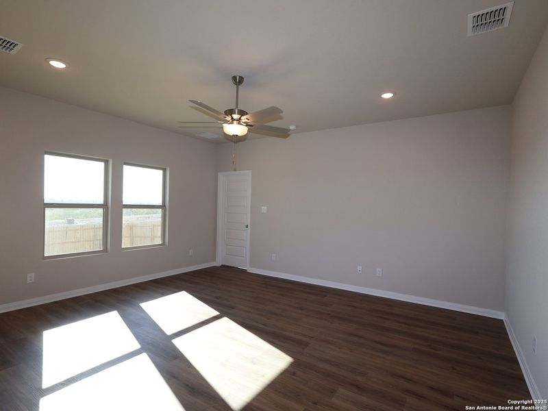 Spacious, unfurnished interior of a new home in Paloma Park, Converse (Image 27). Spacious, unfurnished interior of a new home in Paloma Park, Converse (Image 27).