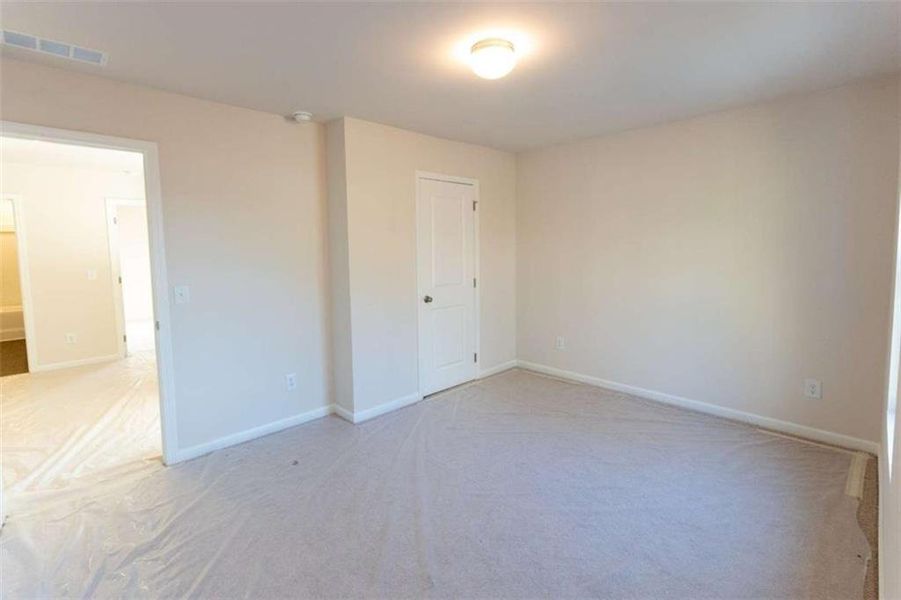 Spacious, unfurnished interior of a new home in Creekside Landing, Dallas (Image 22). Spacious, unfurnished interior of a new home in Creekside Landing, Dallas (Image 22).