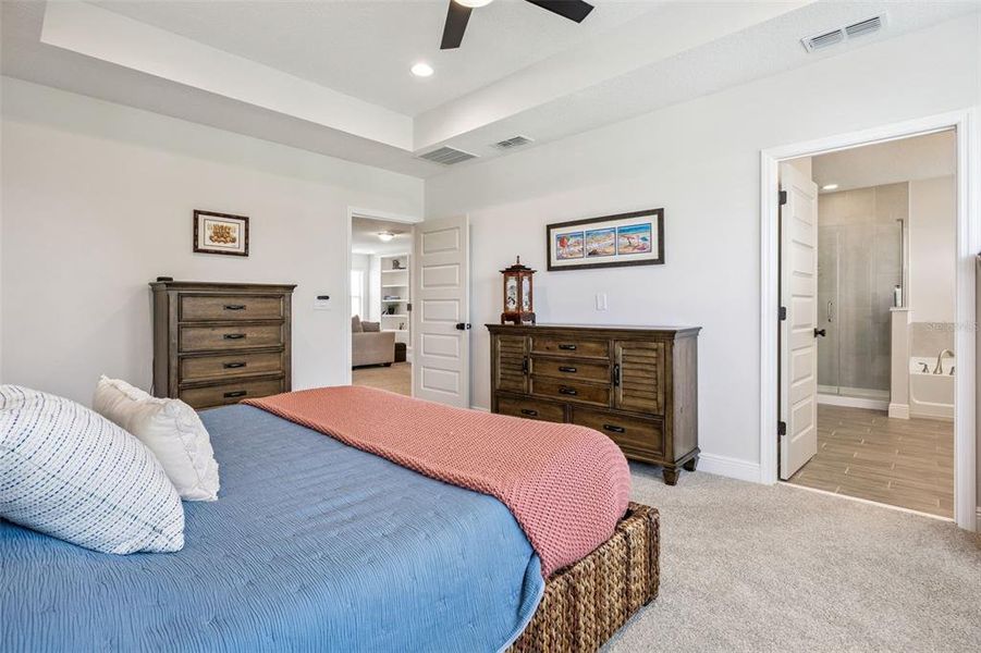 Furnished interior view inside a new home in , Winter Garden (Image 11).