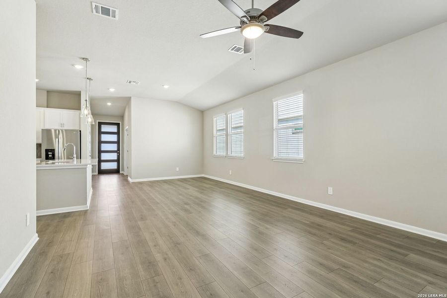 Spacious, unfurnished interior of a new home in Thomas Pond, San Antonio (Image 42). Spacious, unfurnished interior of a new home in Thomas Pond, San Antonio (Image 42).
