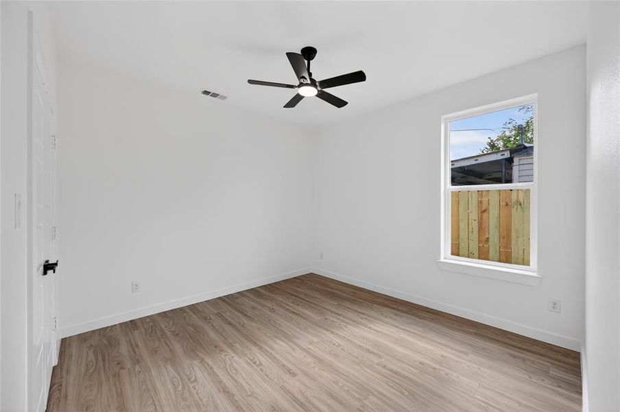 Spacious, unfurnished interior of a new home in , Grand Prairie (Image 13).