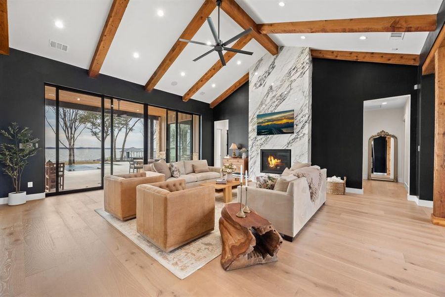 Community amenities in , Corsicana (Image 32).