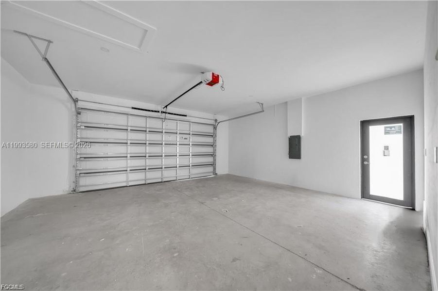 Spacious, unfurnished interior of a new home in , Lehigh Acres (Image 30).