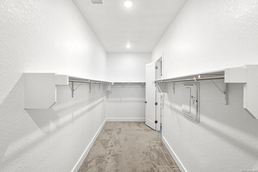 Spacious, unfurnished interior of a new home in Ventana, Bulverde (Image 67).