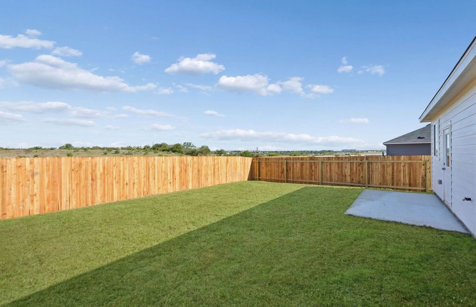 Exterior details and patio area of a home in Vantage, San Marcos (Image 4).