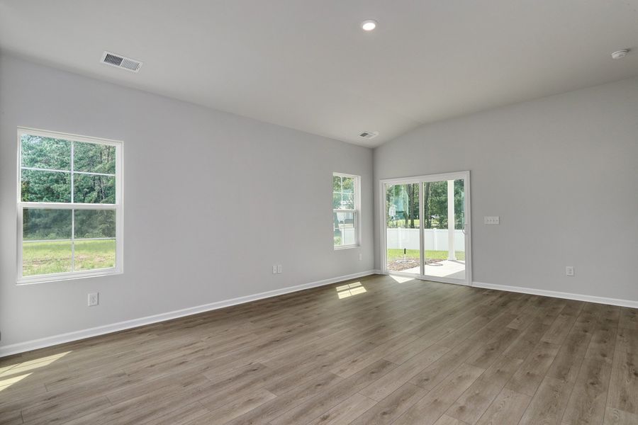 Spacious, unfurnished interior of a new home in Hainer Place, Conway (Image 20).