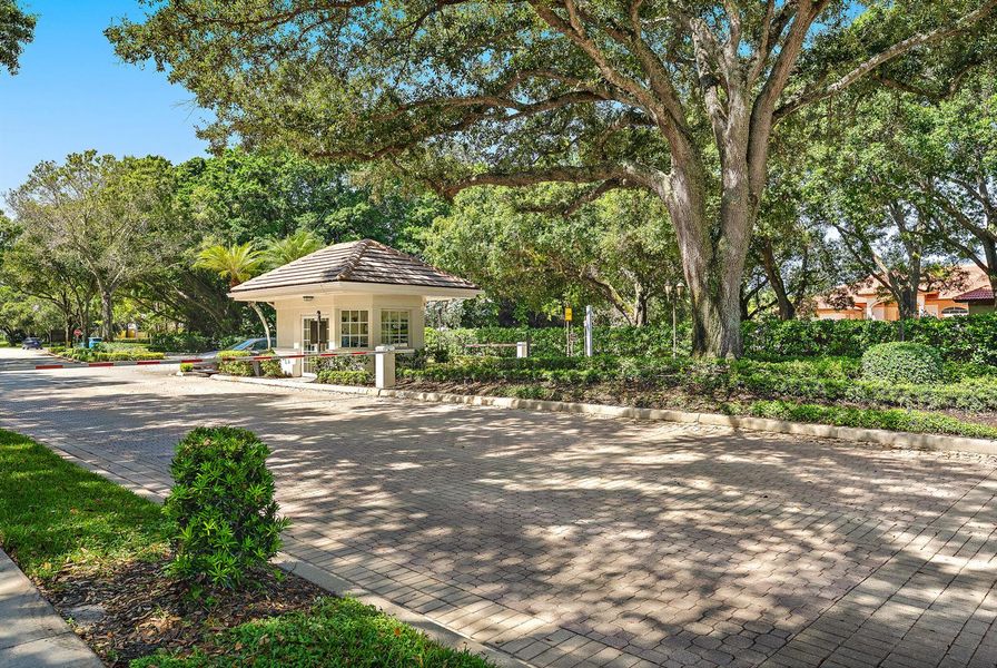 5781 Whirlaway Rd-40