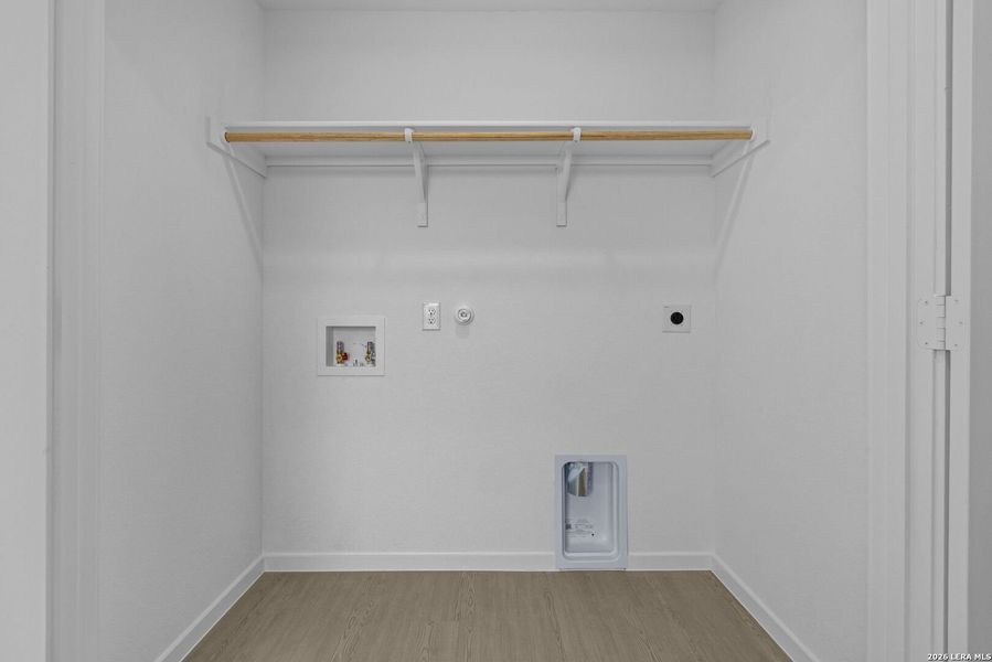 Spacious, unfurnished interior of a new home in Voss Farms, New Braunfels (Image 25).