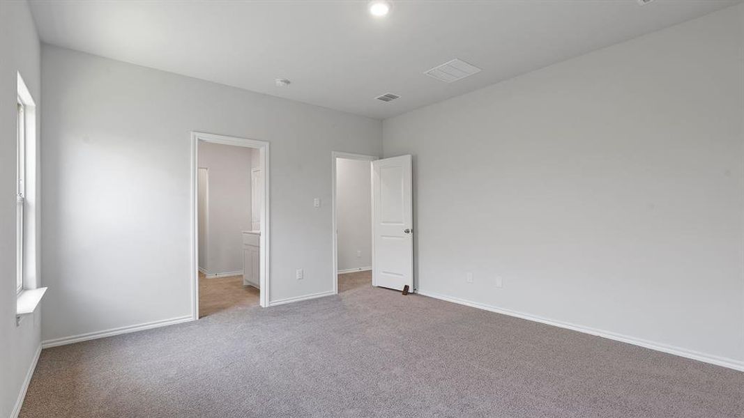 Spacious, unfurnished interior of a new home in Springhill South, Boyd (Image 18).