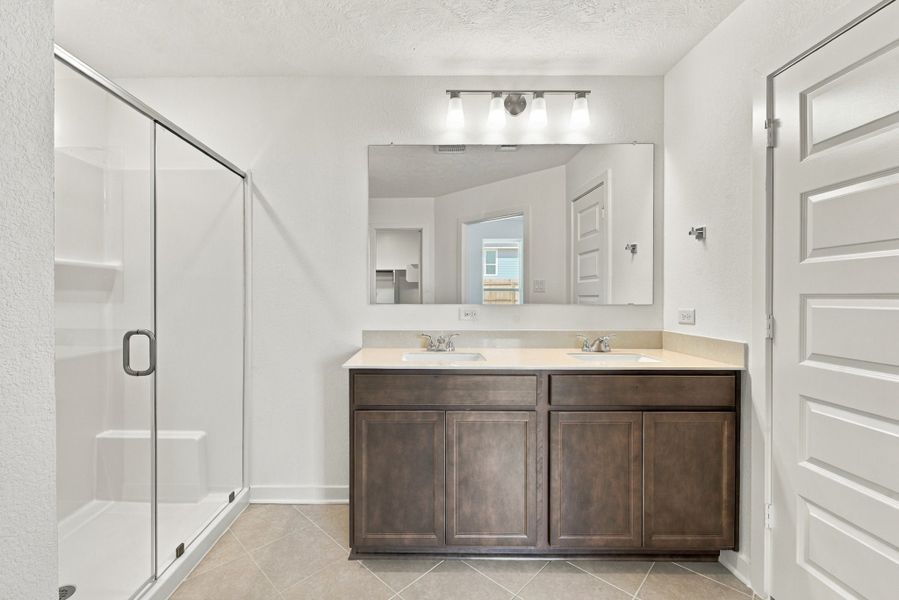 Furnished interior view inside a new home in Arrowhead Farms, Caldwell (Image 6).