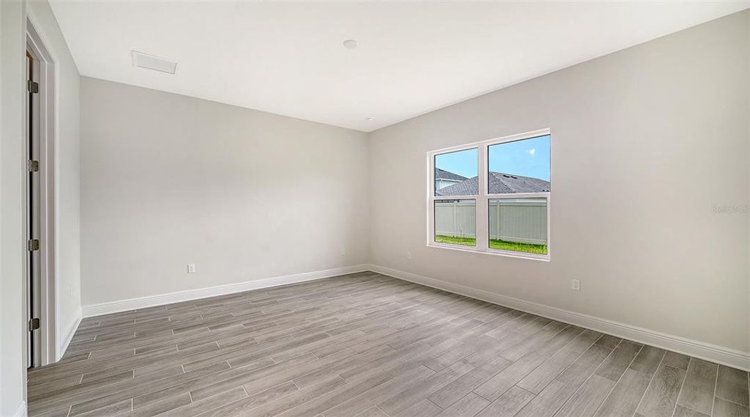Spacious, unfurnished interior of a new home in Canoe Creek, Parrish (Image 37).