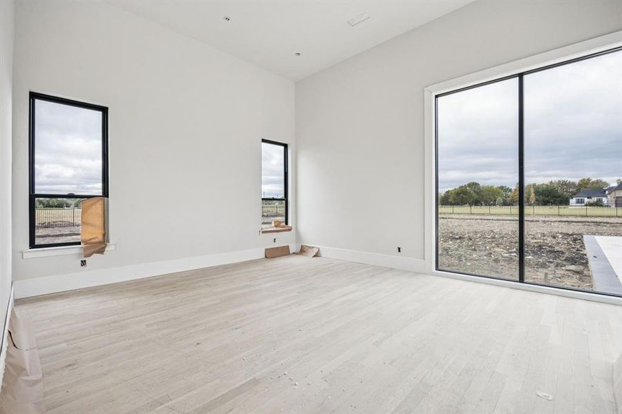 Spacious, unfurnished interior of a new home in , Fairview (Image 10).