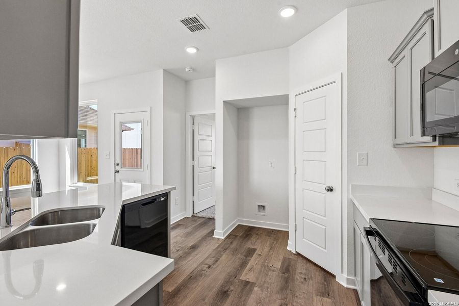 Furnished interior view inside a new home in Arroyo Ranch, Seguin (Image 15).
