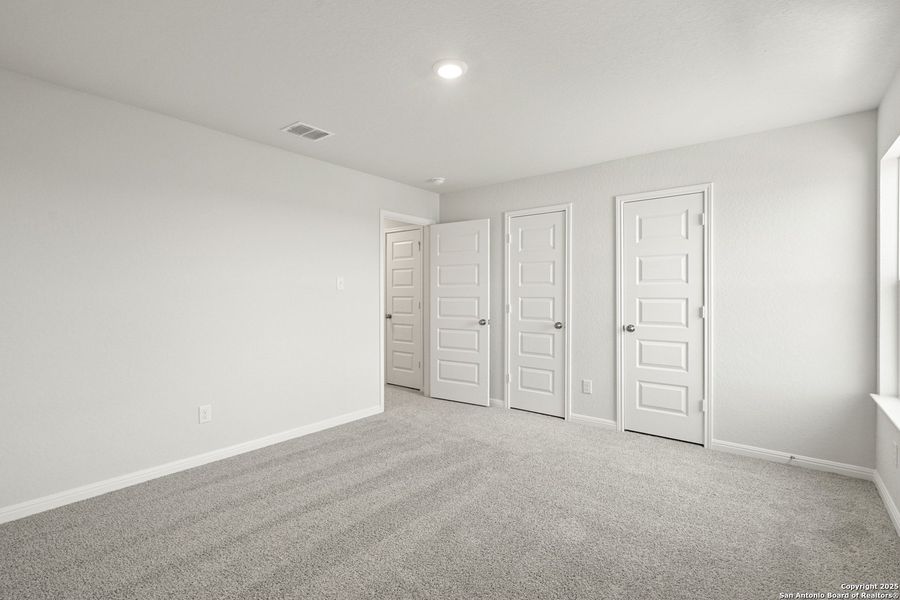 Spacious, unfurnished interior of a new home in Cinco Lakes, San Antonio (Image 21). Spacious, unfurnished interior of a new home in Cinco Lakes, San Antonio (Image 21).