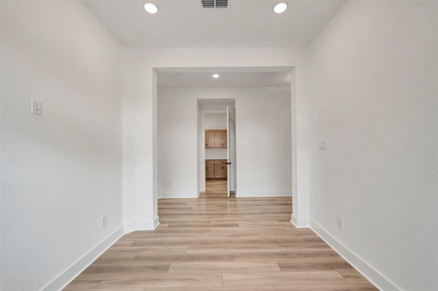 Spacious, unfurnished interior of a new home in ARTAVIA 50' Homesites, Conroe (Image 41).