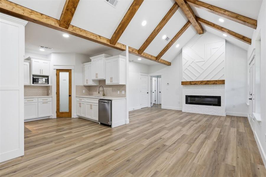 Spacious, unfurnished interior of a new home in , Azle (Image 27).