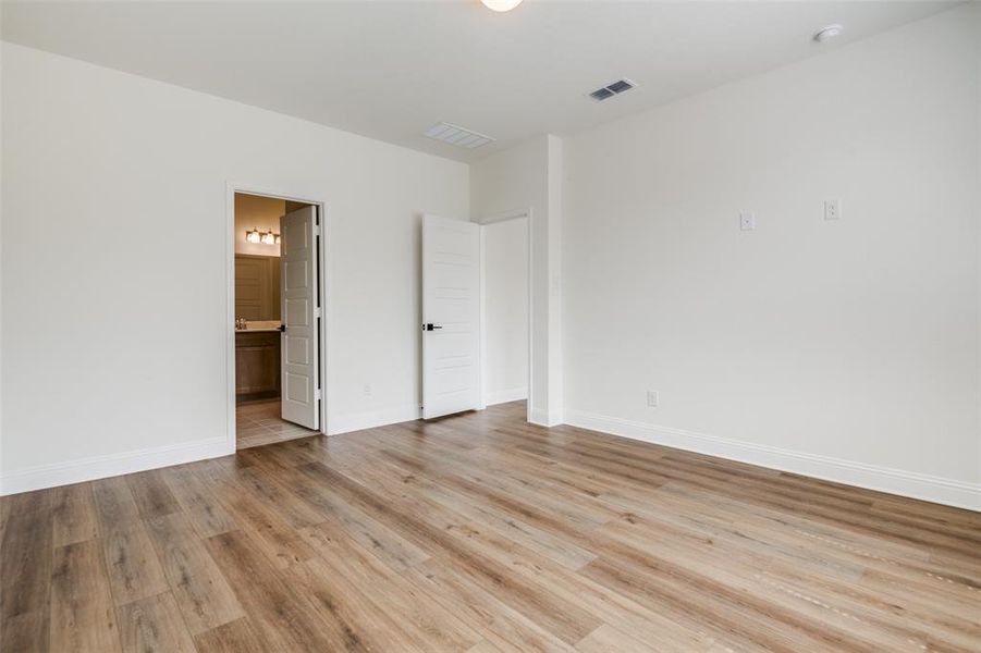 Spacious, unfurnished interior of a new home in Heartland, Heartland (Image 5). Spacious, unfurnished interior of a new home in Heartland, Heartland (Image 5).