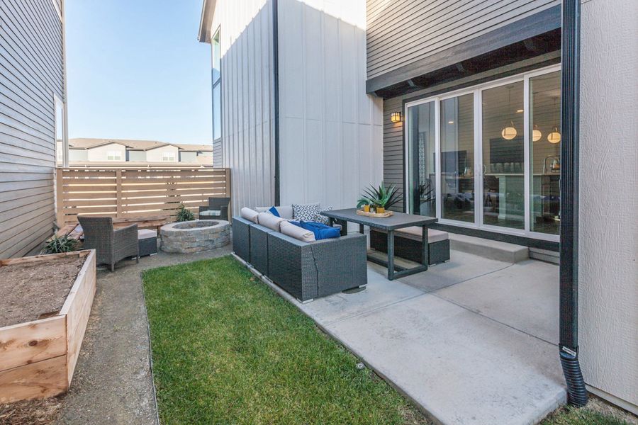 Representative exterior details of a home built from the Newton by Hartford Homes in Trailside, Timnath (Image 25).
