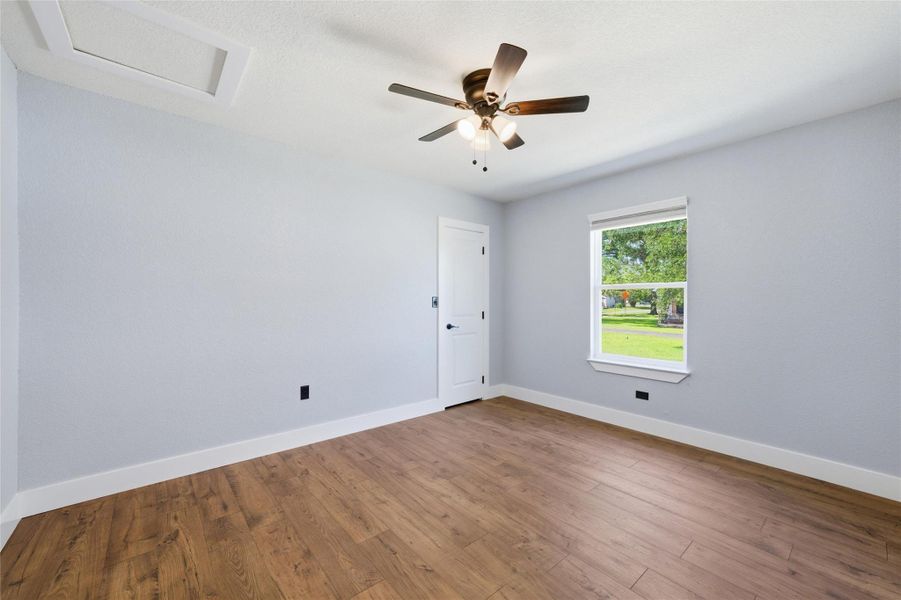 Spacious, unfurnished interior of a new home in , Bremond (Image 13).