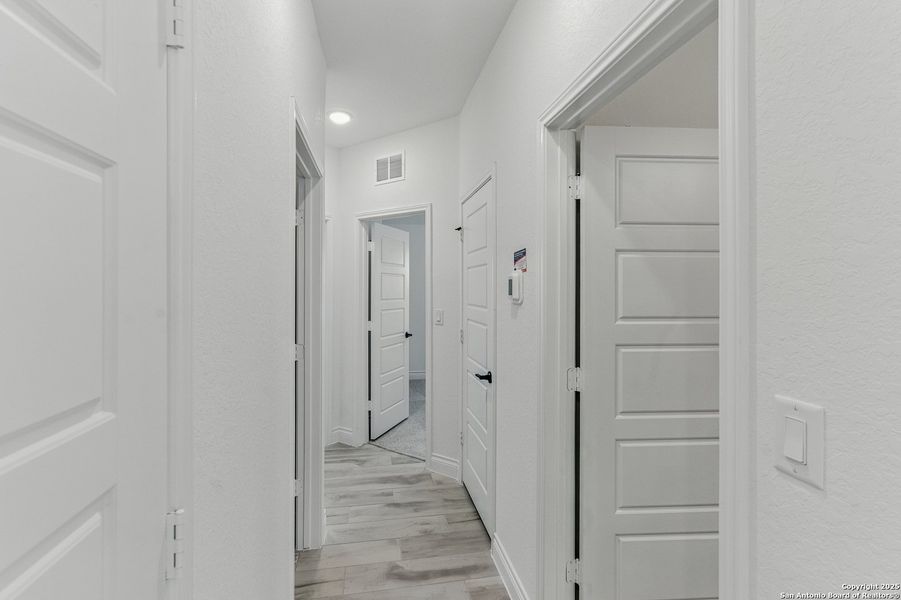 Spacious, unfurnished interior of a new home in Davis Ranch, San Antonio (Image 25). Spacious, unfurnished interior of a new home in Davis Ranch, San Antonio (Image 25).