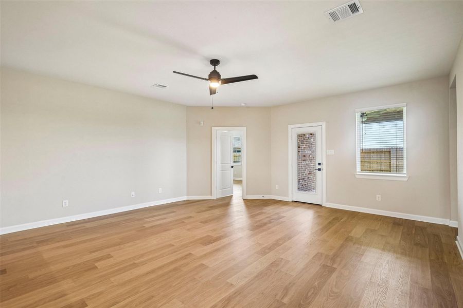 Spacious, unfurnished interior of a new home in Lago Mar, Texas City (Image 20). Spacious, unfurnished interior of a new home in Lago Mar, Texas City (Image 20).