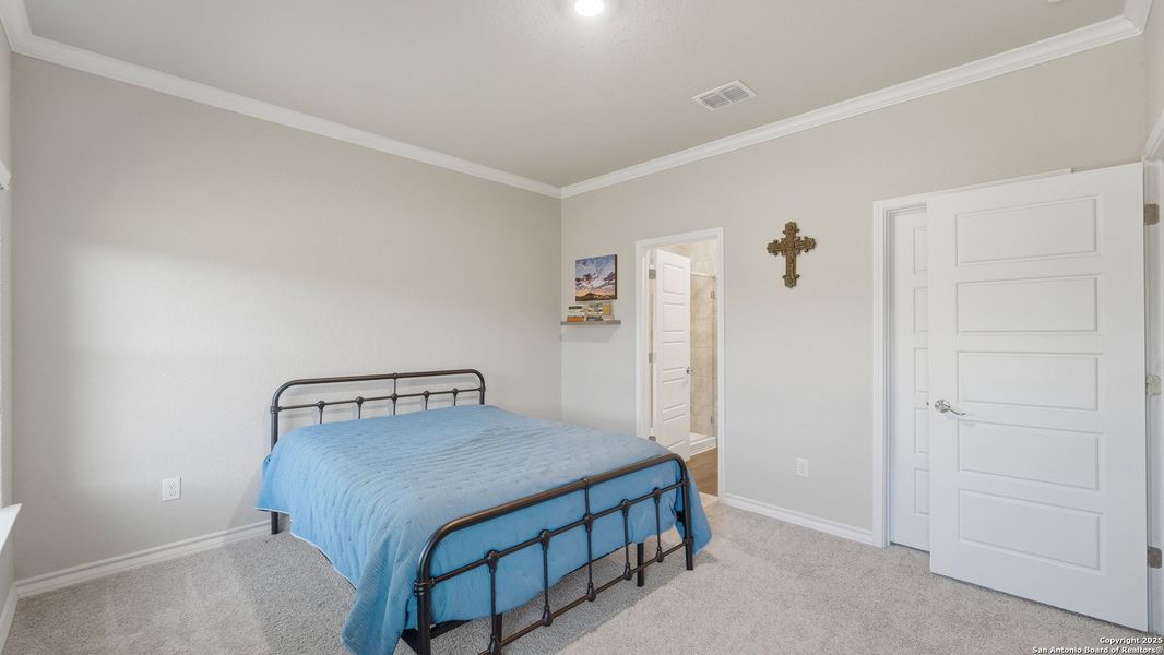 Furnished interior view inside a new home in Legend Pond, New Braunfels (Image 5). Furnished interior view inside a new home in Legend Pond, New Braunfels (Image 5).