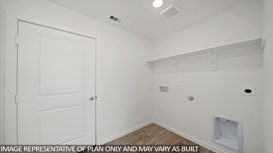 Spacious, unfurnished interior of a new home in Cypress Green, Tomball (Image 15). Spacious, unfurnished interior of a new home in Cypress Green, Tomball (Image 15).