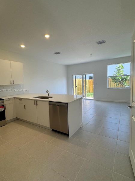 Spacious, unfurnished interior of a new home in , Homestead (Image 15).