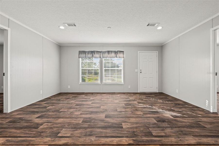 Spacious, unfurnished interior of a new home in , Punta Gorda (Image 10).