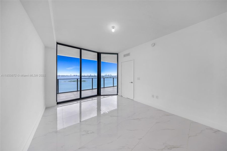 Spacious, unfurnished interior of a new home in , Miami (Image 18).