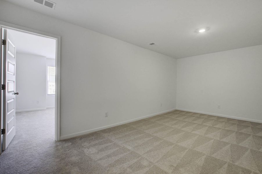 Spacious, unfurnished interior of a new home in , Summerville (Image 22).
