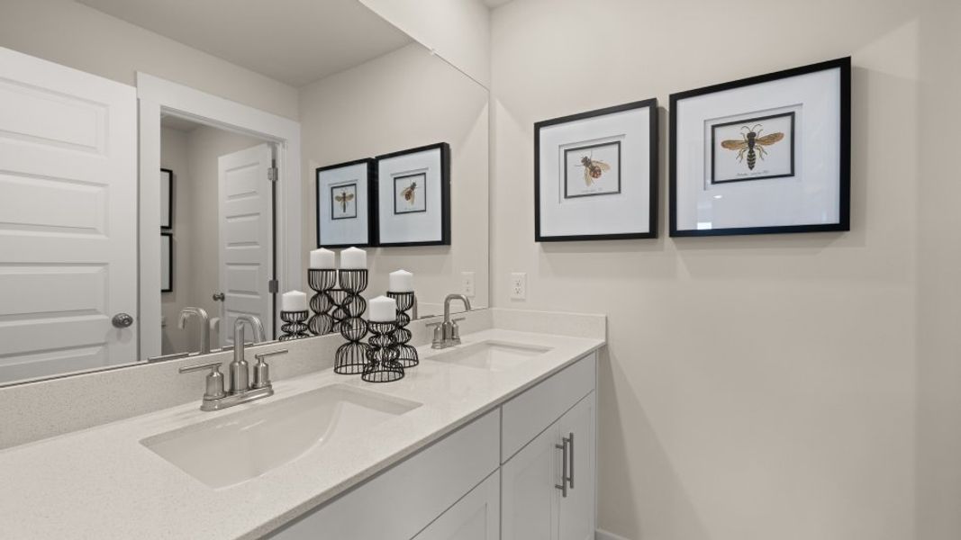 3731 Hawthorne Bath3 1of2 F2 3731 Hawthorne Bath3 1of2 F2