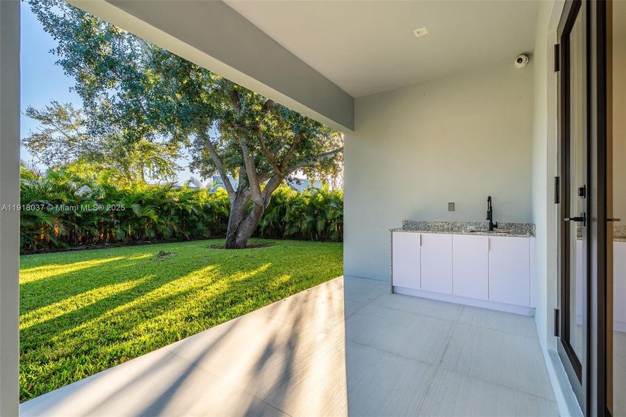 Exterior details and patio area of a home in , Cutler Bay (Image 45).