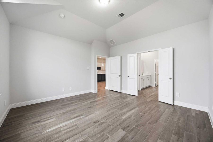 Spacious, unfurnished interior of a new home in Elyson, Katy (Image 28).
