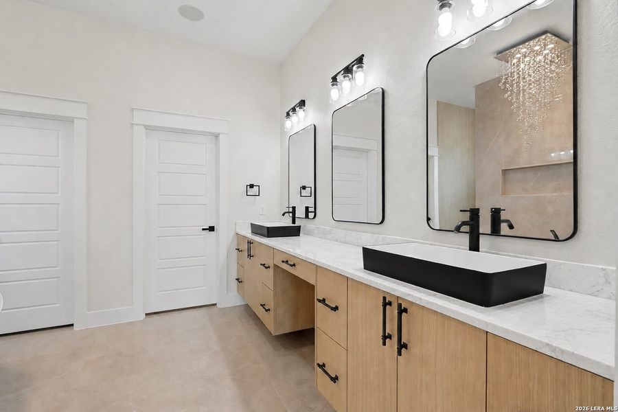 Furnished interior view inside a new home in , La Vernia (Image 10).
