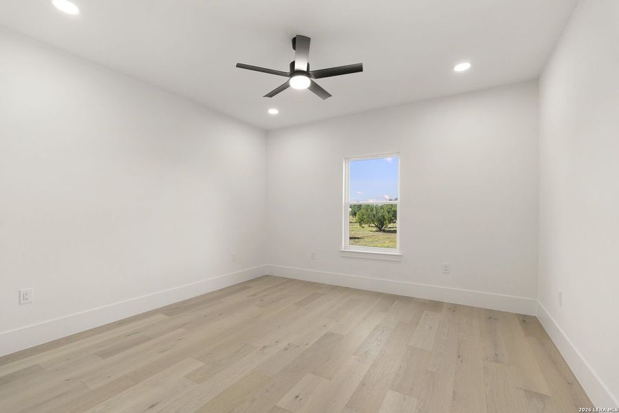 Spacious, unfurnished interior of a new home in , Bandera (Image 23).