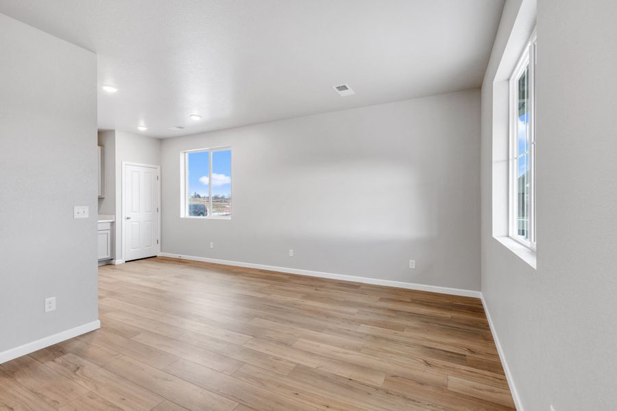 Spacious, unfurnished interior of a new home in Pintail Commons at Johnstown Village, Johnstown (Image 11).