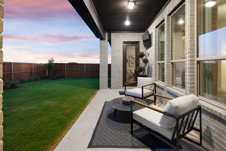 Representative exterior details of a home built from the The Trinity Executive by UnionMain Homes in Lake Breeze, Lavon (Image 3).