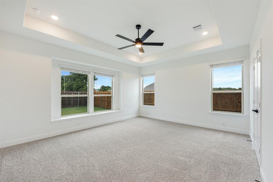 Spacious, unfurnished interior of a new home in East Oak Creek, Commerce (Image 26).