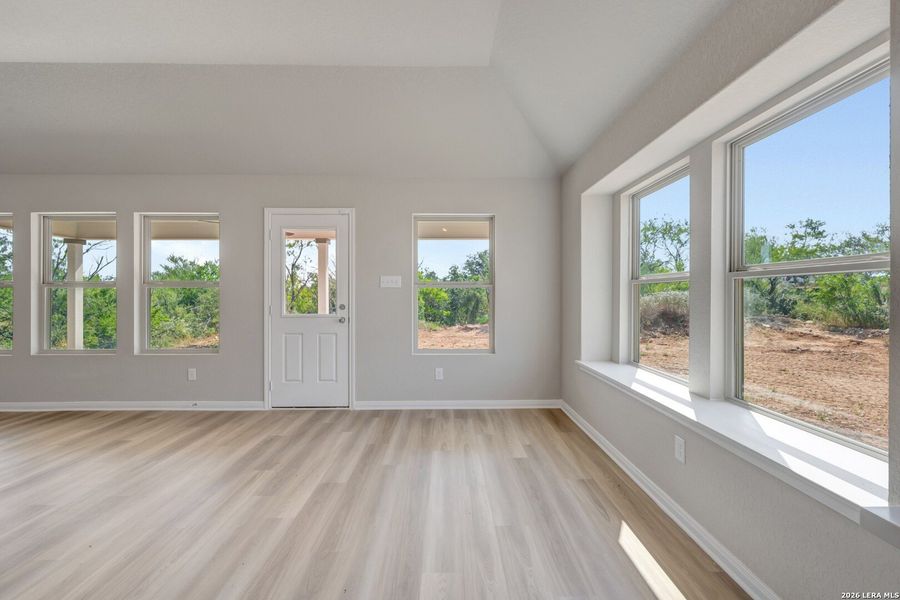 Spacious, unfurnished interior of a new home in Chaparral Ranch, Floresville (Image 21).