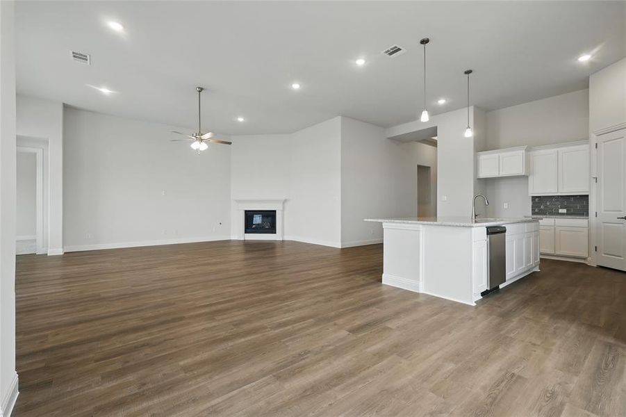 Kitchen with visible vents, stainless steel dishwasher, open floor plan, ceiling fan, and recessed lighting