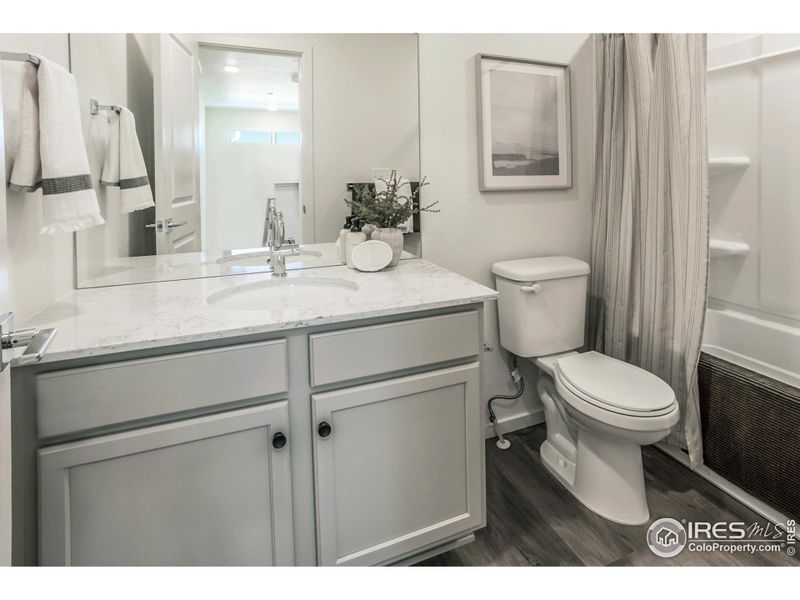 EXAMPLE PHOTO: SECONDARY BATH