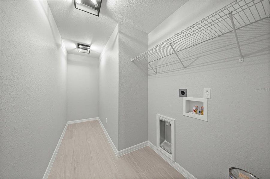 Spacious, unfurnished interior of a new home in , Dunnellon (Image 13).