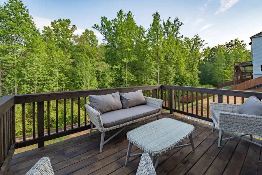 Representative exterior details of a home built from the Cumberland by Fischer Homes in Bridle Run, Louisville (Image 3).