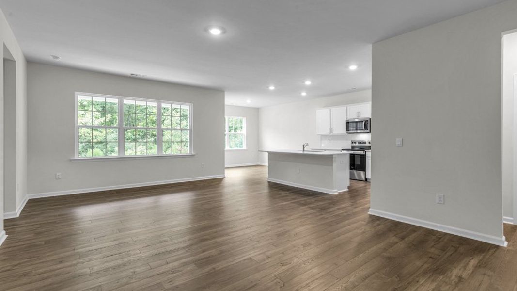 Spacious, unfurnished interior of a new home in Cross Creek, Spring Lake (Image 11).