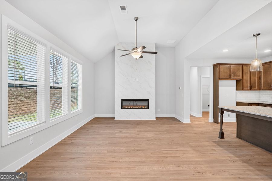 Spacious, unfurnished interior of a new home in The Fairways at Mirror Lake, Villa Rica (Image 39). Spacious, unfurnished interior of a new home in The Fairways at Mirror Lake, Villa Rica (Image 39).