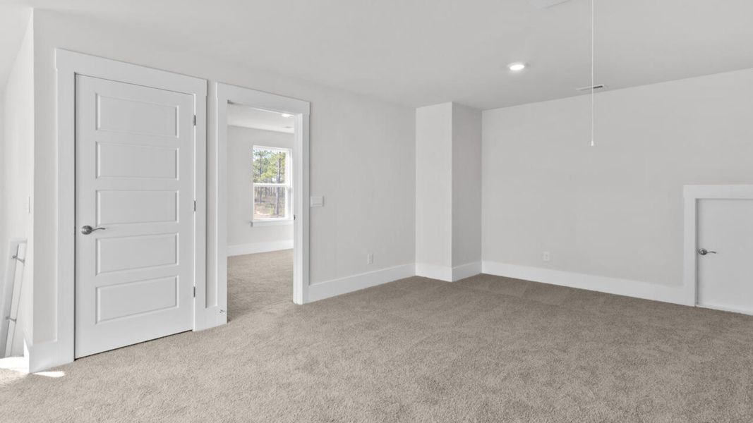 Spacious, unfurnished interior of a new home in Rolling Hills, Bolivia (Image 30).